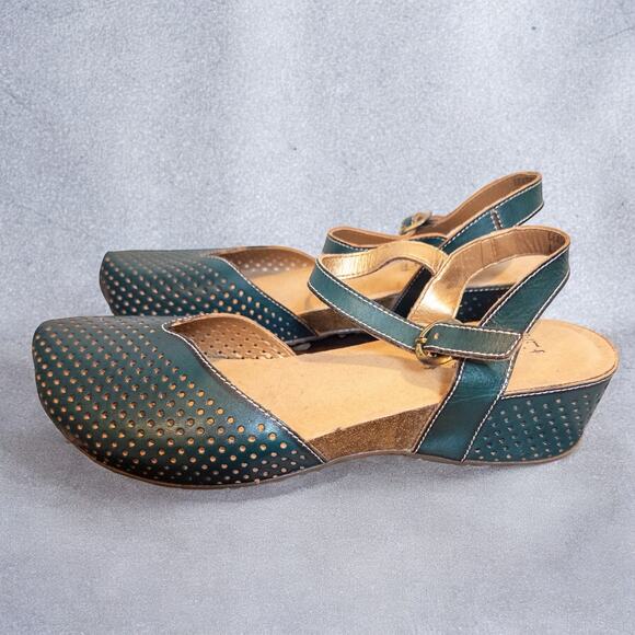L'Artiste By Spring Step Lizzie Green Perforated Leather Sandal Women’s 7.5 - Picture 2 of 7